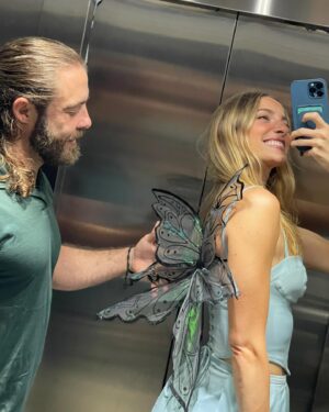 Dani Gondim Instagram - Tu tu tu turuturu babyTube. Queridos, que dias intensos e emocionantes. Um presente estar com vocês celebrando a vida de Lua cercada de tanto cuidado em cada detalhe do evento. Foi impecável. Que a divindade continue abençoando sua família e iluminando seus passos ❤️ @eliezer @viihtube 

Ps: eu estou obcecada. Passo 90% do tempo cantando babytube e os outros 10% eu torço para alguém cantar e eu falar “ o meu nome é Nina, dinossaurinha “ 😂😂❤️❤️❤️

Gratidão @tauaresorts por nos receber tão bem

#babytube #mundosalua