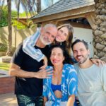 Dani Gondim Instagram - Mamãe sessentou e temos uma nova idosa na família !!!! Viva minha rainha mãe, minha mãe de livros, versos e poesia. minha mãe de prática e teoria. De acolhimento e sabedoria. Viva ela que me inspira e motiva. Eu te amo, mãezinha. Com todo o meu coração.