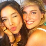 Dani Gondim Instagram - Dia de PRISCILLA Minha melhor amiga, nossa amizade já é maior de idade e que privilégio dela ter você para celebrar esse tempo todo de amor. Que sorte a minha ter você, Pri; inteligente, doce, atenciosa. O ser que sempre tenta enxergar o lado bom de todo mundo e encontrar porquês nas adversidades. Quem dera o mundo tivesse mais Pri’s. Aprendo tanto com você. É raro encontrar alguém que dê tantas chances ao outro. Você nunca dá ponto final sem ouvir, acolher e lutar para que sejamos uma melhor versão de nós mesmos. Minha doce Pucca de fé e esperança. Te amo infinitamente. Cada vez mais. @pri_afio ♥