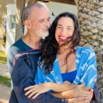 Dani Gondim Instagram - Mamãe sessentou e temos uma nova idosa na família !!!! Viva minha rainha mãe, minha mãe de livros, versos e poesia. minha mãe de prática e teoria. De acolhimento e sabedoria. Viva ela que me inspira e motiva. Eu te amo, mãezinha. Com todo o meu coração.