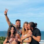 Dani Gondim Instagram - Dezembro vem sempre cheio de tudo e mais um pouco e eu tenho o privilégio de, entre caos, ser cercada por pessoas talentosas que transformam sua realidade com a arte que cada um tem a oferecer ao mundo. Gratidão. Sou fã de cada um de vocês.