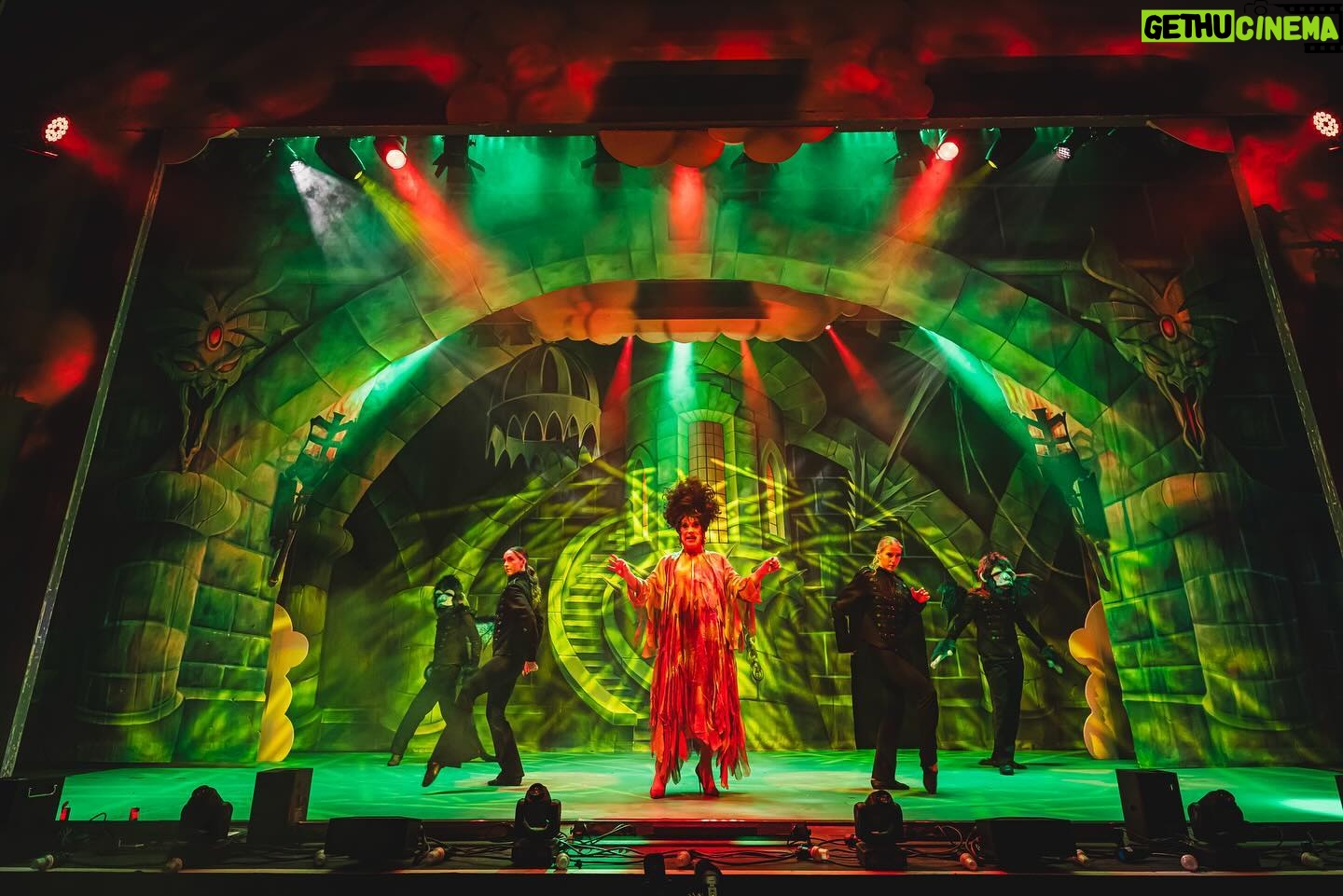 Dani Harmer Instagram - The Wizard of Oz: Production Photographs Playing until Saturday, April 6, 2024 Swansea Grand Theatre Book Now: www.swanseagrand.co.uk/WizardOfOz 📸 Kirsten McTernan Photography #wizardofoz #familyadventure #pantomime #easter2024 #swansea #swanseagrandtheatre #matthewrevellgriffithsltd @swanseagrandinsta @grandabertawe