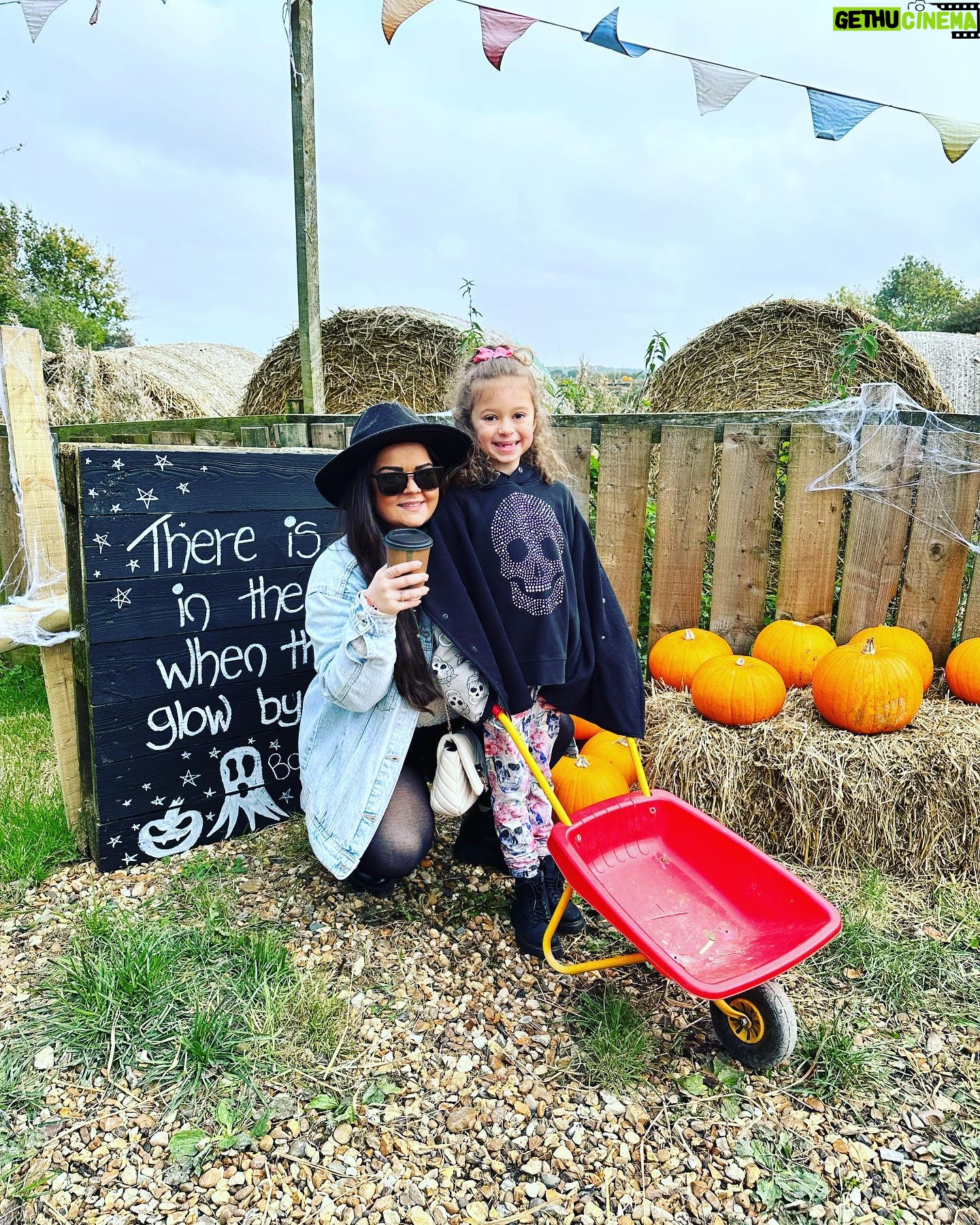 Dani Harmer Instagram - This is Halloween π π»!!!! What a fab day @westlodgefarmpark canβt recommend their pumpkin patch enough! So much to do! The kids loved it!! Not an ad or gifted! Just had an amazing time and wanted to share π