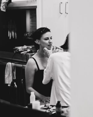Dani Kind Instagram - This year I did things a little differently. I made a point of surrounding myself with some badass talented women that I really vibed with. They helped me come up with a look and spent a few hours helping me get ready for the Canadian Screen Awards. And I have to say it made a massive difference. They helped me feel like myself and sent me on my way with so much laughter. I forgot how great it felt to just get ready with a bunch of women I really like being around.  Thank you again so much @amber__watkins, @makeupxalun, @uncuffedleather and @reneerodenkirchen  for the outfit, the hair, the makeup , the fun photo shoot and most of all the laughs.  All 📸 by: @reneerodenkirchen !!!!