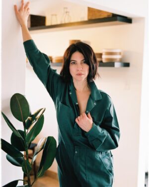 Dani Kind Instagram - You can tell when you're around another woman that LOVES women and you can tell when you're not. I worked with two women on this shoot and they were so generous with their spirit and talent. It was a beautiful experience and a lovely way to close out this year .
Thank you for these photos and for playing @kaelaleonephoto and thank you for making me feel myself even with makeup on @makeupxalun 💗 AND thank you for the hair transformation @leannemorrisonfreed 💕