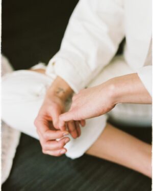 Dani Kind Instagram - You can tell when you're around another woman that LOVES women and you can tell when you're not. I worked with two women on this shoot and they were so generous with their spirit and talent. It was a beautiful experience and a lovely way to close out this year .
Thank you for these photos and for playing @kaelaleonephoto and thank you for making me feel myself even with makeup on @makeupxalun 💗 AND thank you for the hair transformation @leannemorrisonfreed 💕