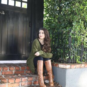 Daniela Bobadilla Instagram - Forever daydreaming about whatever book I’ve got my nose in 🤓📚 What was your favorite book you read this year? I’m going to the library tonight to pick up my vacation haul! ⠀
My 2019 Favorites were: (in no particular order) ⠀
⠀
FICTION:⠀
“A Tree Grows in Brooklyn” by Betty Smith ⠀
“What Alice Forgot” by Liane Moriarty⠀
“Maybe You Should Talk to Someone” by Lori Gotlieb⠀
“The Bookish Life of Nina Hill” by Abbi Waxman ⠀
“The Unhoneymooners” by Christina Lauren ⠀
⠀
NON FICTION:⠀
“Gifts of Imperfection” by Brene Brown⠀
“Garden City” by John Mark Comer⠀
“Do it Scared” by Ruth Sokup ⠀
“Tribe of Mentors” by Timothy Ferris ⠀
⠀
Have you read any of these? It’s so hard for me to choose my favorites... they feel like my friends hahaha.

Also my forever PSA topic: Ask your local library if they have an online library like @hoopladigital or Libby , they have free ebooks (some you can download to your kindle or nook, audiobooks and movies fo’ FREEEEE! I always check there first before buying #frugalreader