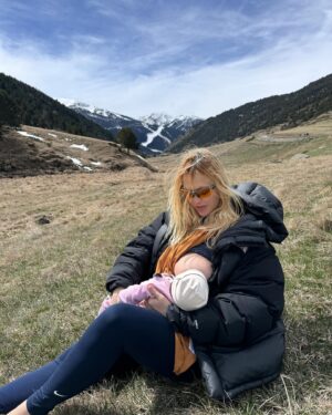 Daniela Blume Instagram - 🏔️🤱🏼❤️