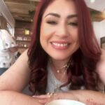 Daniela Droz Instagram - Un cafecito y una palabra para ti….con mi amada @ednaaubrayevents ¿Cuánto estás dispuesto a dar para cultivar una relación justa con Dios? #transformacion #procesos #relacionconDios #fe #coachingyespiritualidad