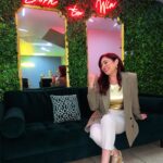 Daniela Droz Instagram - Créelo….NACISTE PARA GANAR e impactar VIDAS!!! Es la manera más hermosa de BRILLAR!! Gracias Padre. Happy Monday Amores!! Proverbios 11:30 (Reina Valera Antigua) dice: “El fruto del justo es árbol de vida, y el que gana almas es sabio.” Este versículo nos recuerda que nacemos para impactar positivamente a otros. ⭐️Comienza tu semana CREYENDO que si Dios está todo estará bien⭐️ #fe #ganar #transformacion #desconectaparaconectar #gratitud #danieladroz #coachingyespiritualidad #coachingonline #alegríaybombaeehh #undiaalavez