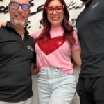 Daniela Droz Instagram - No les puedo explicar la emoción de saber que modelaré en mi mano todos los días de mi vida un diseño único y personalizado por el espectacularrrttt @joseechevarriadisenador José además de ser un artista es un ser humano maravilloso, que honor poder contar con @joseechevarriadisenador para el diseño de nuestros anillos de boda. Pronto se los podré mostrar. 💍 Trato personalizado. 💍 Diseño de una pieza única. 💍 Excelente servicio. 💍 Calidad #anillos #alegríaybombaeehh #boda #DiosEsFiel #minegro #labodadedanieladroz #YN #outofthebox #teamcroz