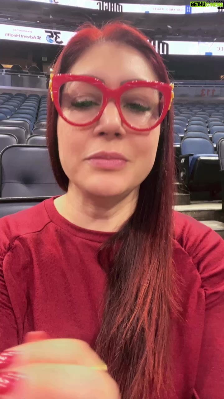 Daniela Droz Instagram - KENNITO está jugando en el AMWAY CENTER , OrlandoFl