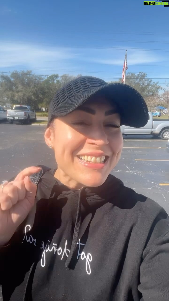 Daniela Droz Instagram - 💻La época más linda del año ha llegado wiiiiii….no lo dejes para lo último…..💵 📍 Si vives en Estados Unidos o en Puerto Rico ellos pueden orientarte y ayudarte….. 📌 ✅APROVECHA 15% de DESCUENTO en servicios si dices que los viste conmigo en este video 💸💲 🥇Estos temas son muy sensibles y hay que irse con los mejores llama a @fillitoutconsulting 407 530 7966☎️ #taxes #impuestos #inmigracion #consultoriadenegocios #trademark #orlando #puertorico #usa #fillitout #collab #abogados #licenciados