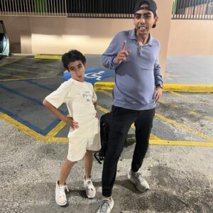 Daniela Droz Instagram - 🎭 Lo mejor de ayer en la noche en nuestro estreno fue tener a mi familia (mami, papi, Kennito y esposito) allí presente disfrutando de nuestro proyecto que montamos con tanto amor. 🎭

♥️Mi hijo y esposo llegaron ayer mismo para apoyar mamá y mi corazón no puede estar más agradecido. 
Gracias a mis amigas bellas por decir presente.♥️

🏆Esta producción ha sido una de las experiencias más enriquecedoras de mi vida, llena de compañerismo, respeto, talento de sobra pero sobretodo presencia de Dios.🥇

👑Honrar a Dios a través de mis dones y talentos es lo más hermoso que existe, gracias Padre por esta valiosa oportunidad. 👑

Gracias al hermoso público que se dió cita en Bellas Artes de Caguas para reír sin parar.

@luquisnelson GRACIAS infinitas por la invitación , compañeros actores, director Nemesio, equipo técnico que bárbaros son wow los amo.

PUERTO RICO nos vemos el 18 de mayo de Mayagüez “Hasta que las Suegras nos separen” 

🎫🎟️BOLETOS en @ticketera 

FOTOS 4 y 5 - Kennito junto a su personaje favorito de la obra #CHU 😂😂
