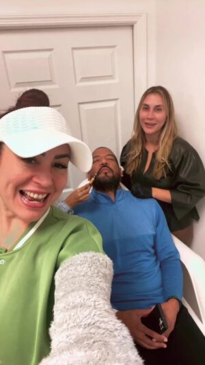 Daniela Droz Instagram - Preparando el rostro de los noviiooossss wiiiii!!!!

@hydrationsquadus en Orlando Fl.

#boda #danieladroz #botox #hilosdecolágeno #hydrationsquad #drasantana #orlandoflorida