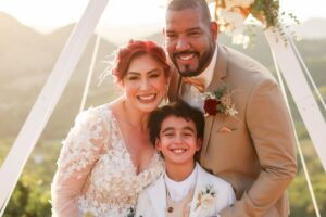 Daniela Droz Instagram - ❤️❤️❤️Nada más que pedir Señor, simplemente GRACIAS por tu amor y por los amores de mi vida.❤️❤️❤️

#amor #mesdelamor #díadelamorylaamistad #happyvalentinesday #hijo #esposo #padres #danieladroz #alegríaybombaeehh #paz

📸Foto 1 @johannybecerraphotography (Orlando Fl)
📸Foto 2 en adelante @laurielizphotography (Puerto Rico)