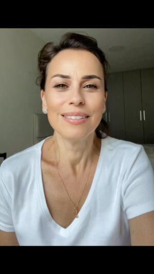 Daniela Escobar Instagram - Vou respeitar a sua opinião se você não for grosseiro, ou ignorante demais nos seus comentários. Caso contrário sua opinião não interessa. Falta de educação é inegociável. 
Se você consegue ser cruel ao ponto de fazer piada com o sofrimento alheio, use seu tempo na página dos que fazem dancinhas ou piadas de mau gosto… 
Aqui é um espaço para os tem empatia, educação e buscam se desenvolver e melhorar um pouquinho mais a cada dia. 😉💪🏻🌻
Agradeço a @svbsp pelo trabalho de conscientização que faz. 🙏🏻
