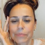 Daniela Escobar Instagram - A pele absorve e se nutre. Fica super hidratada e sem efeitos colaterais à nossa saúde. Experimentem e depois me contem os resultados.