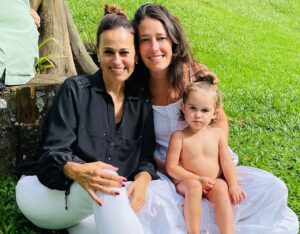 Daniela Escobar Instagram - Feliz aniversário Florinha!! Que teu dia seja muito divertido! Muitos beijos e amor da vó 2. Love you!! ❤️🌻🎁🎊🎈🎂🎉