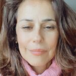 Daniela Escobar Instagram - Três coisas que é bom nos nos lembrarmos todos os dias: 1 - Não são todas as tormentas que vem pra destruir nossas vidas, algumas vem para limpar o nosso caminho. 2- Nunca seja um prisioneiro do passado, foram só lições, não uma sentença de vida ou de morte. 3- Perdoe as pessoas. Quando a gente perdoa a gente se liberta. Quando a gente desapega, a gente começa a crescer. ❤️🌻🌻🌻