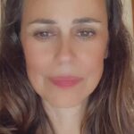 Daniela Escobar Instagram - Complemento da live anterior sobre o açúcar. Aqui respondendo as perguntas sobre os adoçantes. O açúcar “bom” é o natural das frutas frescas. 😉 Os outros todos, nos causam inflamações diversas…