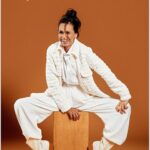 Daniela Escobar Instagram - Sou duas em uma… Tem a atriz e tem a Health Coach. As duas se revezam de acordo com o mood, e com a necessidade do serviço. Sou também a que pede ajuda para uma causa que considero muito relevante, o respeito a vida de outros seres. Os animais. Se quiser saber mais da uma fuçadinha nos posts anteriores e descubra do que estou falando e como pode ajudar se assim desejar.💪🏻🌻🙏🏻