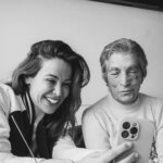 Daniela Martins Instagram - Mamie est partie prendre dans ses bras, consoler et embrasser sur le front une de ses copines qui pleurait parce qu’elle voulait partir. J’ai pleuré. J’ai assisté à ce que l’humain sait faire de plus beau sur terre: L’EMPATHIE 🤍 la maladie peut tout détruire, sauf un être purement bon. Merci d’être ma Mamie-Maman. Pour toujours jusqu’à la fin ♥️