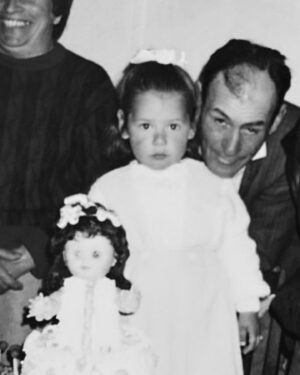 Daniela Martins Instagram - Aujourd’hui je n’ai pas perdu qu’un Papy, mais un Père aussi.
J’ai été forte, mais tu l’as été tellement plus…mon exemple, mon guerrier…
On se revoit !
En attendant, je te promets de ne pas lâcher Mamy et toi promets moi de veiller sur mes petits…
Merci pour tout. 
Je t’aime ♥️
Signée : ta 3ème fille
