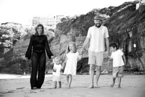 Daniela Martins Instagram - Notre plus belle histoire…Nous ♥️
Souvenirs de Biarritz.
Vous connaissez cette belle région ?

#famille #love #proud #biarritz #vacances
