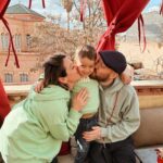 Daniela Martins Instagram - Joyeux anniversaire à notre Valentin depuis Marrakech ❤️ Pile 4 ans entre ces deux photos. Mais tu seras à jamais notre bébé. On t’aime tellement fort. #love #family #valentin