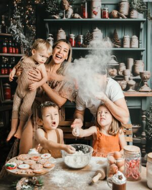 Daniela Martins Instagram - Si on nous avait montré ces photos il y a 13 ans…on y aurait pas cru 🥹♥️

📷 @helinephotography 

#family #monbonheur