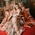 Daniela Martins Instagram - Le métier de Maman c’est un CDI à vie, pas payé, sans formation initiale, sans jours de repos et ça demande une motivation sans failles pour mener à bien sa mission: Faire de son mieux… 📷 @helinephotography