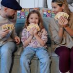 Daniela Martins Instagram - Quand Naruto nous tombe dessus 😜 Ont a adoré découvrir les jeux Naruto dans la Magic Box (4-7 ans) et les accessoires Naruto Shippuden dans la Fun Box (8-11 ans) chez @quick.france 🍔 À vous de les collection maintenant 🤗 Coup de cœur pour le jeux des 7 familles qu’on adore à la maison. Collaboration commerciale avec @quick.france #naruto #narutoshippuden #MagicBox #FunBox #jeuxnaruto #accessoiresnaruto #famille #mangerbouger
