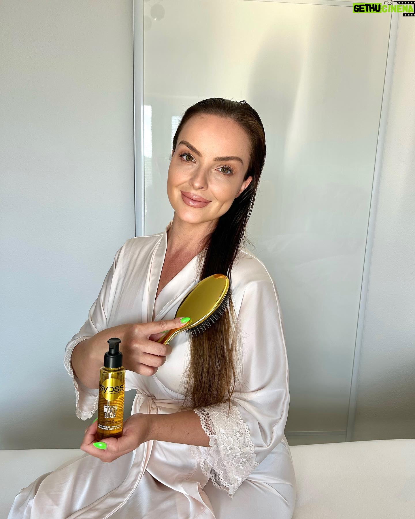 Daniela Nízlová Instagram - Good hair speaks louder than words! @syoss #syoss #oleointense #spolupraca #luxusnylesk
