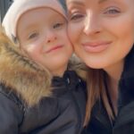 Daniela Nízlová Instagram – Konecne sa zjarnieva a mozeme vybehnut von na preliezky a nadychat sa cerstveho vzduchu🫶🏼 Pre niekoho mozno malickost, ale pre mna su to magicke momenty plne stastia s tymito mojimi laskami🙏🏻❤️