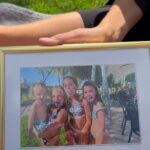Daniela Nízlová Instagram - Mila spomienka v podobe fotografii na nasu poslednu spolocnu rodinnu dovolenku☀️ Uz by sme mali zorganizovat nejaku, aby mali dievcata dalsie spolocne zazitky🫶🏼 Vy uz mate fotky z dovolenky vytlacene? Mam pre Vas aj zlavove kody: DANIELATWIINSFOTO50 – zlava -50% na fotky 10x15 nad 100 ks. DANIELATWIINSFOTO25 – zlava -25% na vsetko. Kody nie je mozne kombinovat a platia na Slovensku aj v Cechach. @empikfotosk @empikfotocz #spolupraca