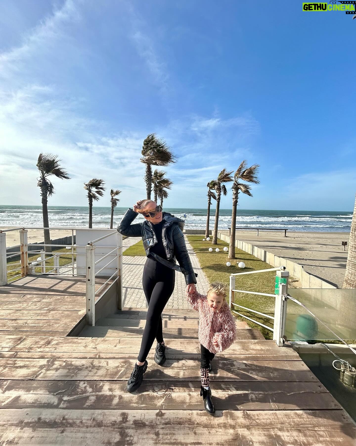 Daniela Nízlová Instagram - Najpevnejsi a najkrajsi stisk tejto malej rucky je to najviac na svete! Budem ta vzdy drzat a nepustim ta🤝🫶🏼