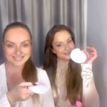 Daniela Nízlová Instagram - Všetko najlepšie k 10.narodeninám @garnier_czsk a ich micelárnej vode! 10 rokov zo života utečie doslova ako voda. Keď si predstavíme naše počiatky kariéry a odličovanie toho tmavého make-upu, čo sa kedysi nosil, tak by sme vtedy boli rady za tento „dar“, Garnier Skin Naturals micelárnu vodu pre citlivú pleť! Je určená na jemné čistenie pleti a okolia očí, ľahko odstraňuje make-up, usadeniny v póroch a má osviežujúce a upokojujúce účinky. Úžasným doplnkom sú tiež Garnier znovupoužitelné odličovacie tampóniky z mikrovlákna, ktoré sa aktivujú micelárnou vodou, aby odstránili make-up ešte lepšie ako bežná bavlna. Sú šetrné k pleti, ale rovnako aj k životnému prostrediu a vašej peňaženke. @garnier_czsk #garnierczsk #garniermicellarwater #skincare #spolupraca