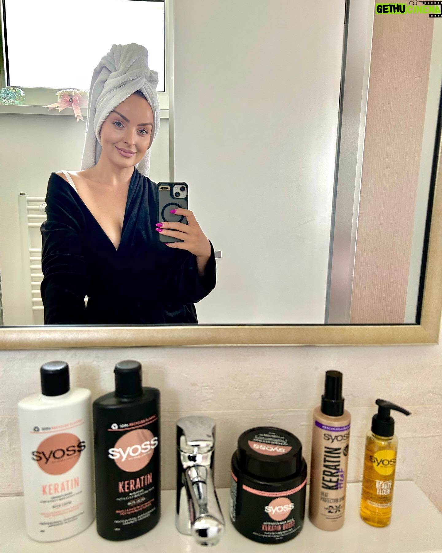 Daniela Nízlová Instagram - LOVE IS IN THE HAIR🫶🏼 @syoss #syosskeratin#syoss#vlasovastarostlivost#spolupraca#luxusnylesk
