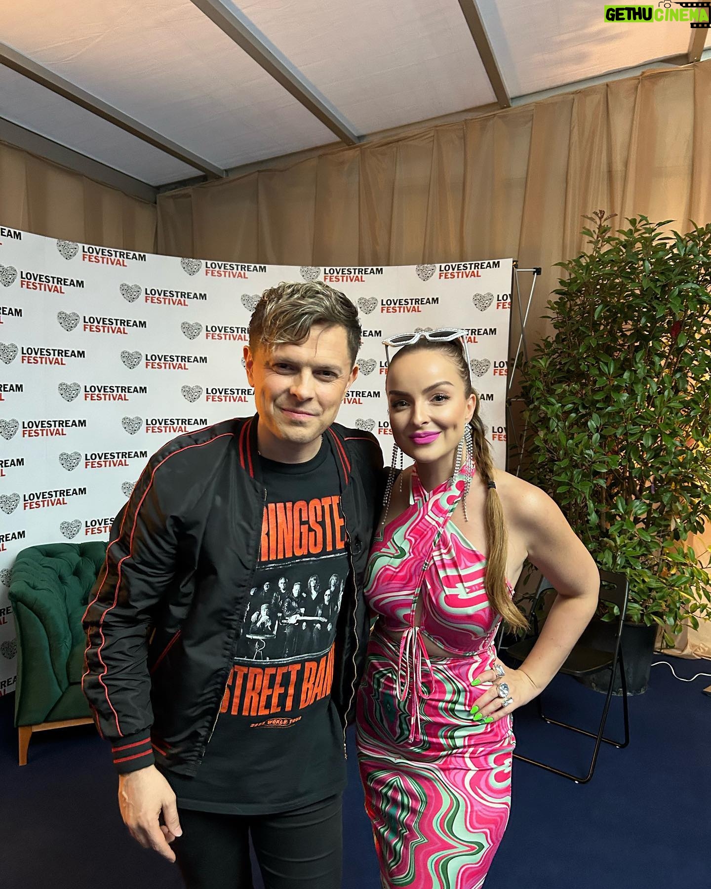 Daniela Nízlová Instagram - Dalsi sen splneny🙏🏻 Dakujem @jkmedia_jkevent , ze si vyslysal moju prosbu zavolat na @lovestreamfestival moj idol z detstva @michael.patrick.kelly.official 🫶🏼 Tesim sa aj na buduce rocniky, bolo to super👏🏻