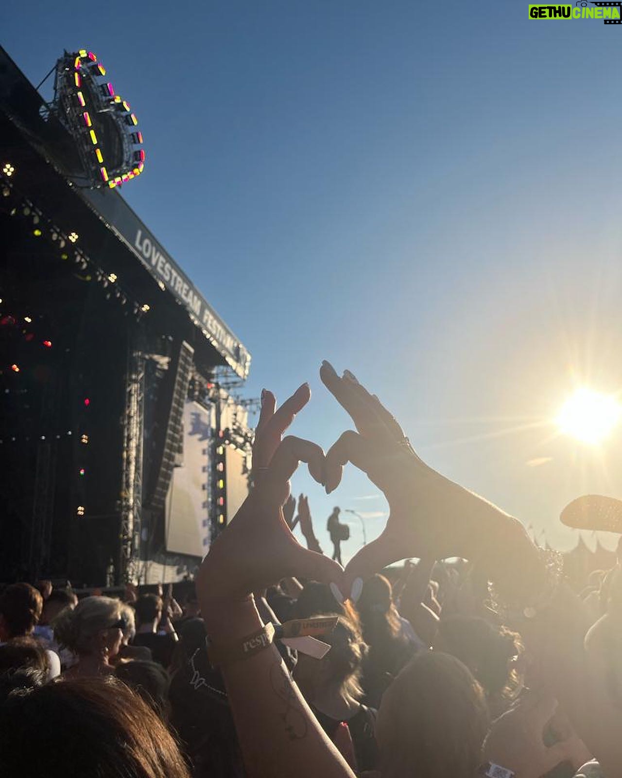 Daniela Nízlová Instagram - Dalsi sen splneny🙏🏻 Dakujem @jkmedia_jkevent , ze si vyslysal moju prosbu zavolat na @lovestreamfestival moj idol z detstva @michael.patrick.kelly.official 🫶🏼 Tesim sa aj na buduce rocniky, bolo to super👏🏻