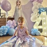 Daniela Nízlová Instagram - Vsetko najlepsie Linduska k Tvojim 4.narodeninkam🎉 Ten cas leti ako voda a z babatka uz je mala slecna😍 Lubime Ta🫶🏼 @balonikovysvet 🎈 @svetpismen.sk 4️⃣ @lollipops_s.r.o 🎂