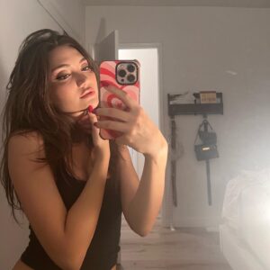 Daniela Nieves Instagram - heart case mirror selfies again jst to ask you to watch episode 9 of #VampireAcademy on @peacocktv