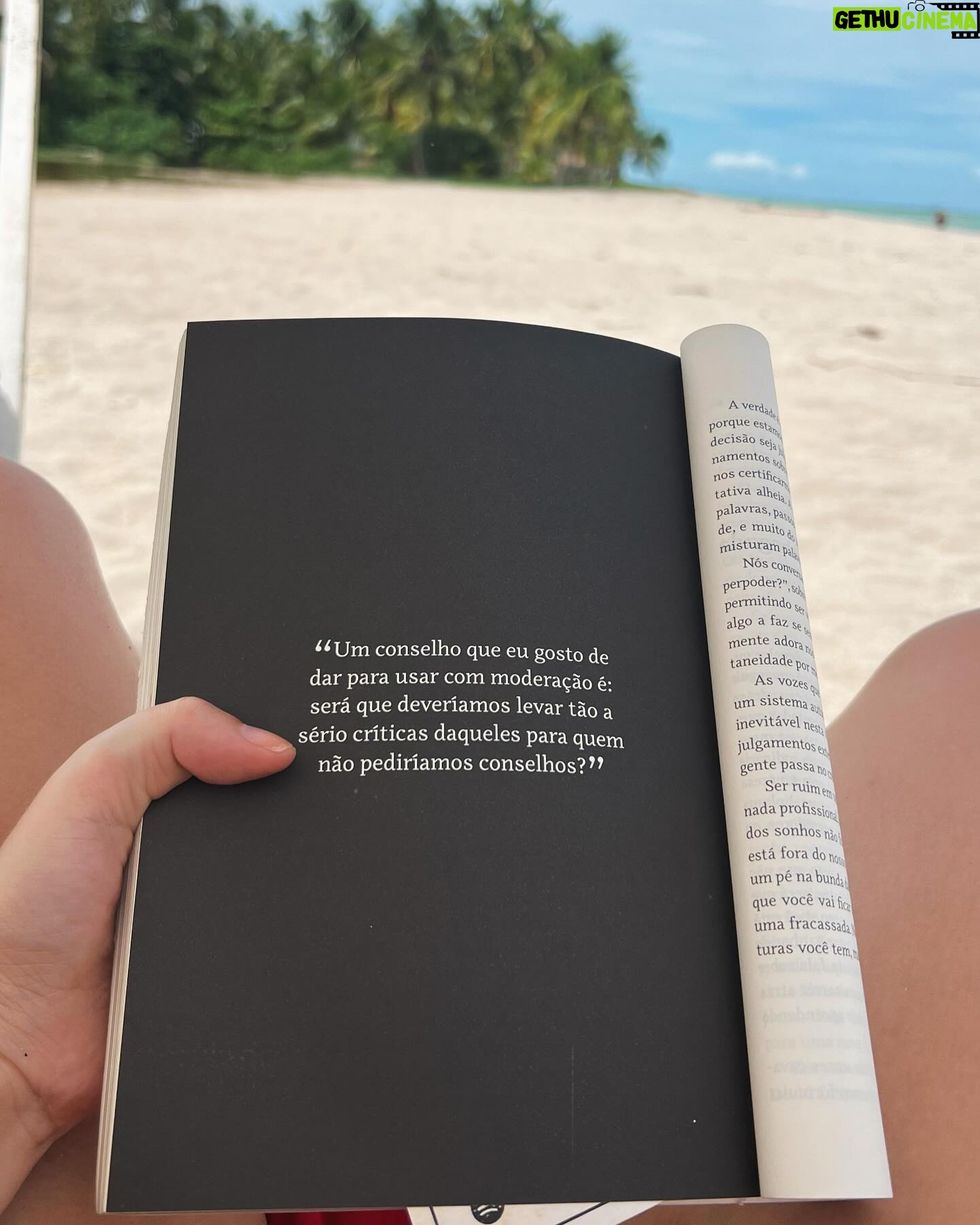 Daniela Paschoal Instagram - de quando eu tinha um mini bronze, misturado com as marcas das fantasias carnavalescas, sem medo das conts. (migos do cinema vão entender).