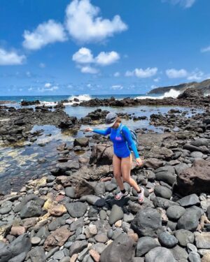 Daniela Paschoal Instagram - difícil fazer legenda pra esse paraíso, mais de 10km de trilha, e cada pedacinho com a sua beleza particular. valeu a pena cada tropicada nessas pedras. 🤭💛