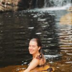 Daniela Paschoal Instagram – um pouquinho de Carlos Drummond de Andrade, e um fim de semana lá pros lados da terra dele. 

“Casas entre bananeiras 
mulheres entre laranjeiras 
pomar amor cantar.

Um homem vai devagar. 
Um cachorro vai devagar. 
Um burro vai devagar. 
Devagar… as janelas olham.

Eta vida besta, meu Deus.”