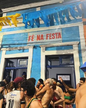 Daniela Paschoal Instagram - mais um ano de Olinda! 
a família tá crescendo! 🥹💛🎉
