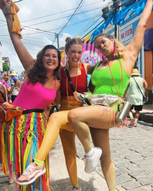 Daniela Paschoal Instagram - mais um ano de Olinda! 
a família tá crescendo! 🥹💛🎉