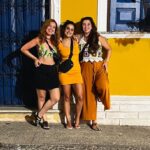 Daniela Paschoal Instagram - cheios de axé! 💛✨