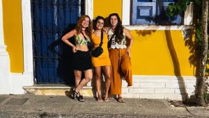 Daniela Paschoal Instagram - cheios de axé! 💛✨